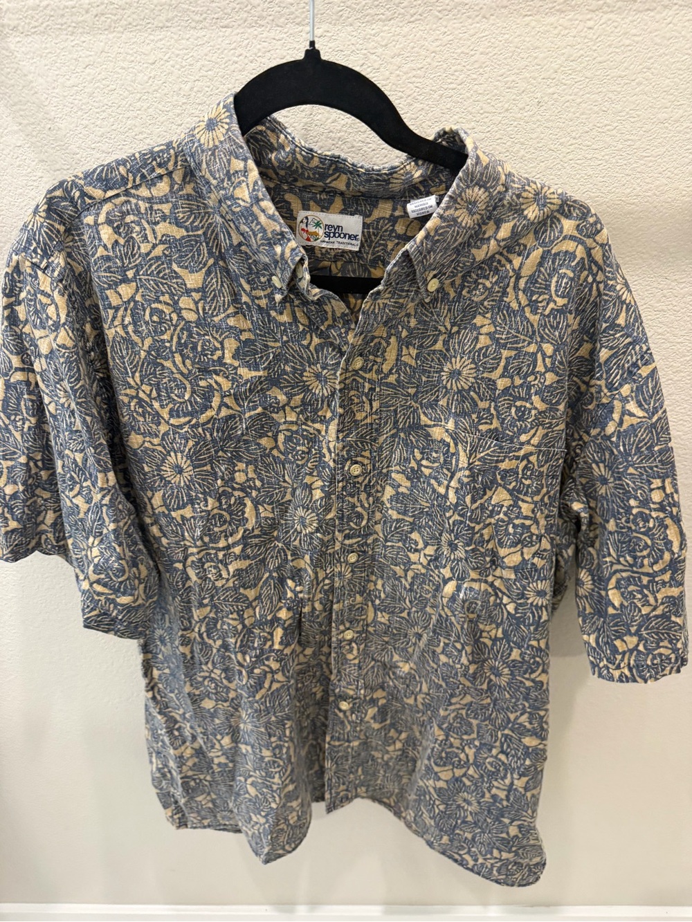 reyn spooner blue and cream floral button-down shirt